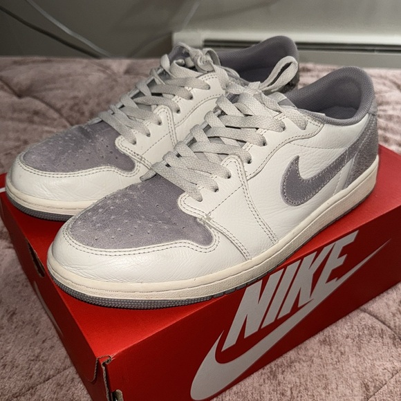 Air Jordan 1 Retro Low OG 'Atmosphere Grey' - Picture 2 of 6